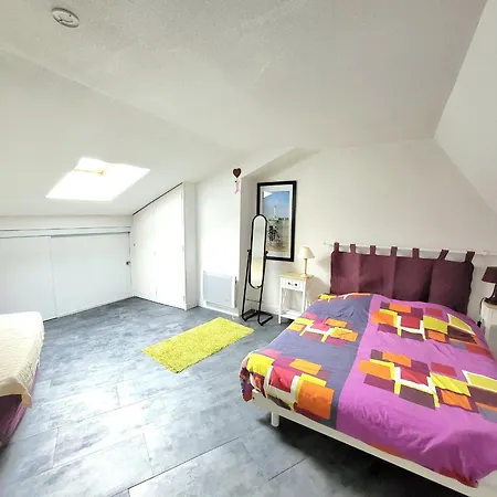 T2 Mezzanine Proche Avec Balcon - - Fr-1-92-571 דירה *