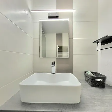T2 Mezzanine Proche Avec Balcon - - Fr-1-92-571 Apartment