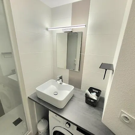 T2 Mezzanine Proche Avec Balcon - - Fr-1-92-571 *