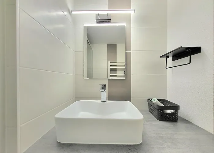 T2 Mezzanine Proche Avec Balcon - - Fr-1-92-571 Apartmán